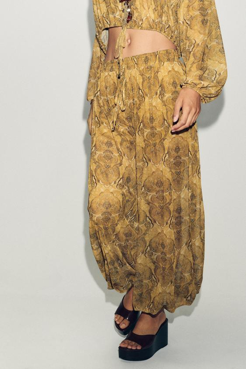 ZARA БРЮКИ-БАГГИ С ПРИНТОМ, ОТТЕНКИ ЗЕЛЕНОГО