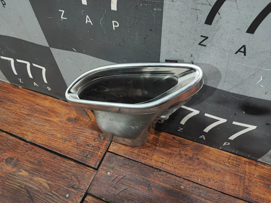 Насадка глушителя левая AMG Mercedes C (W205) 14-18 Б/У Оригинал A2054900300