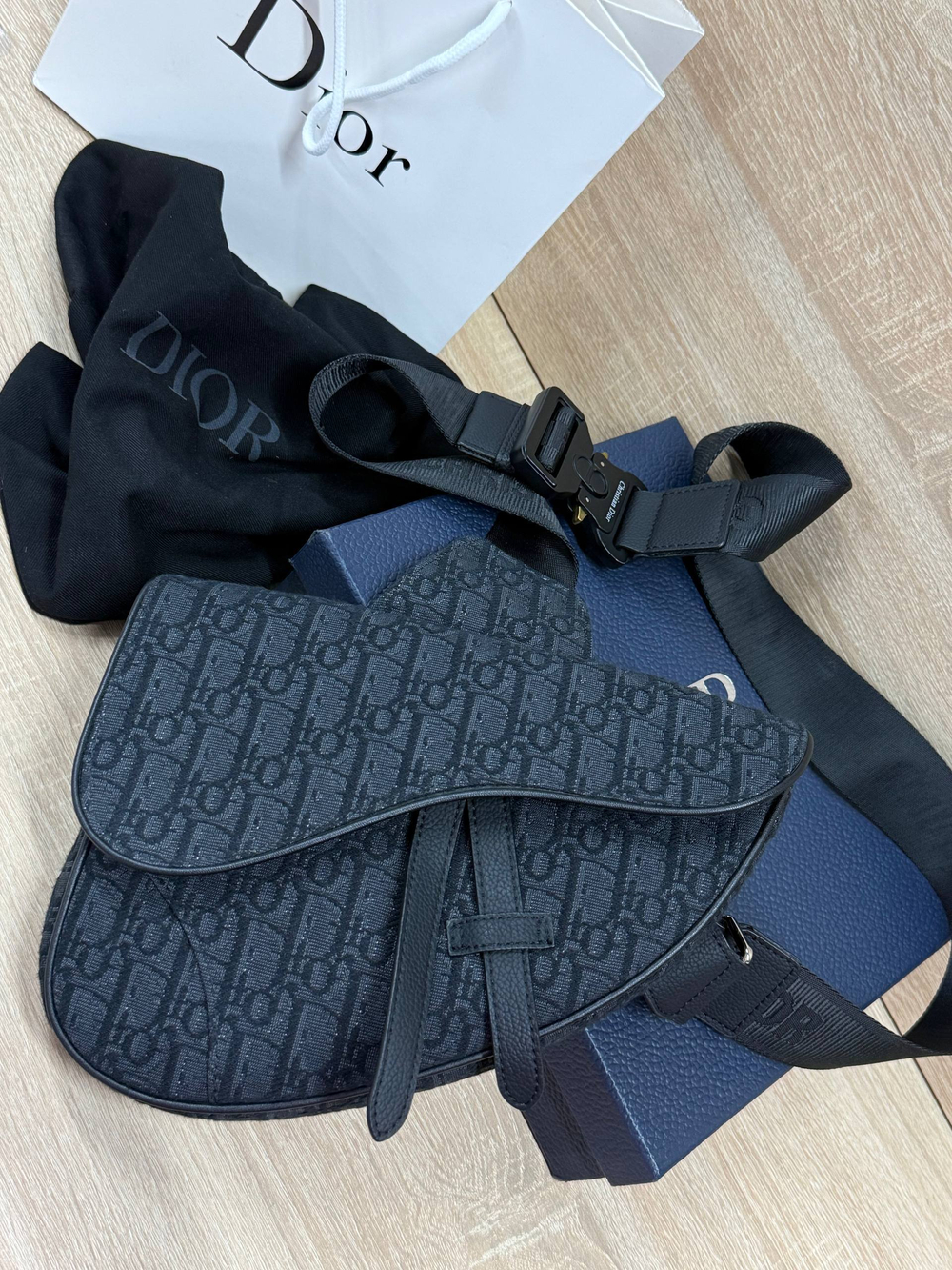 Сумка-слинг Dior