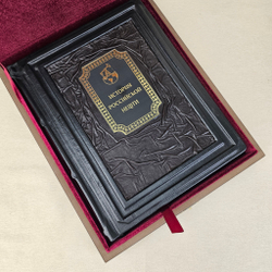 Книга в переплёте из натуральной кожи "Черное золото. История русской нефти" - 2 в футляре