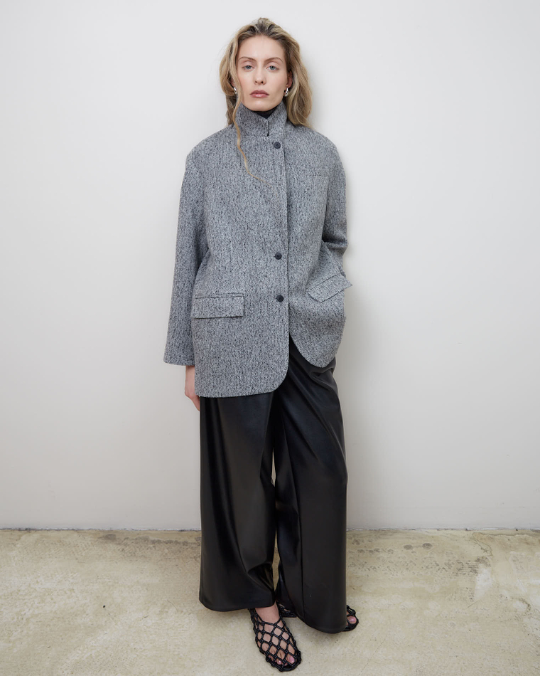 Пальто-жакет из шерсти елочка серый