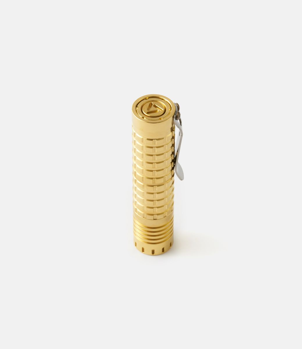 Dawn Hex 18650 Brass XPL 6000K — фонарик из латуни