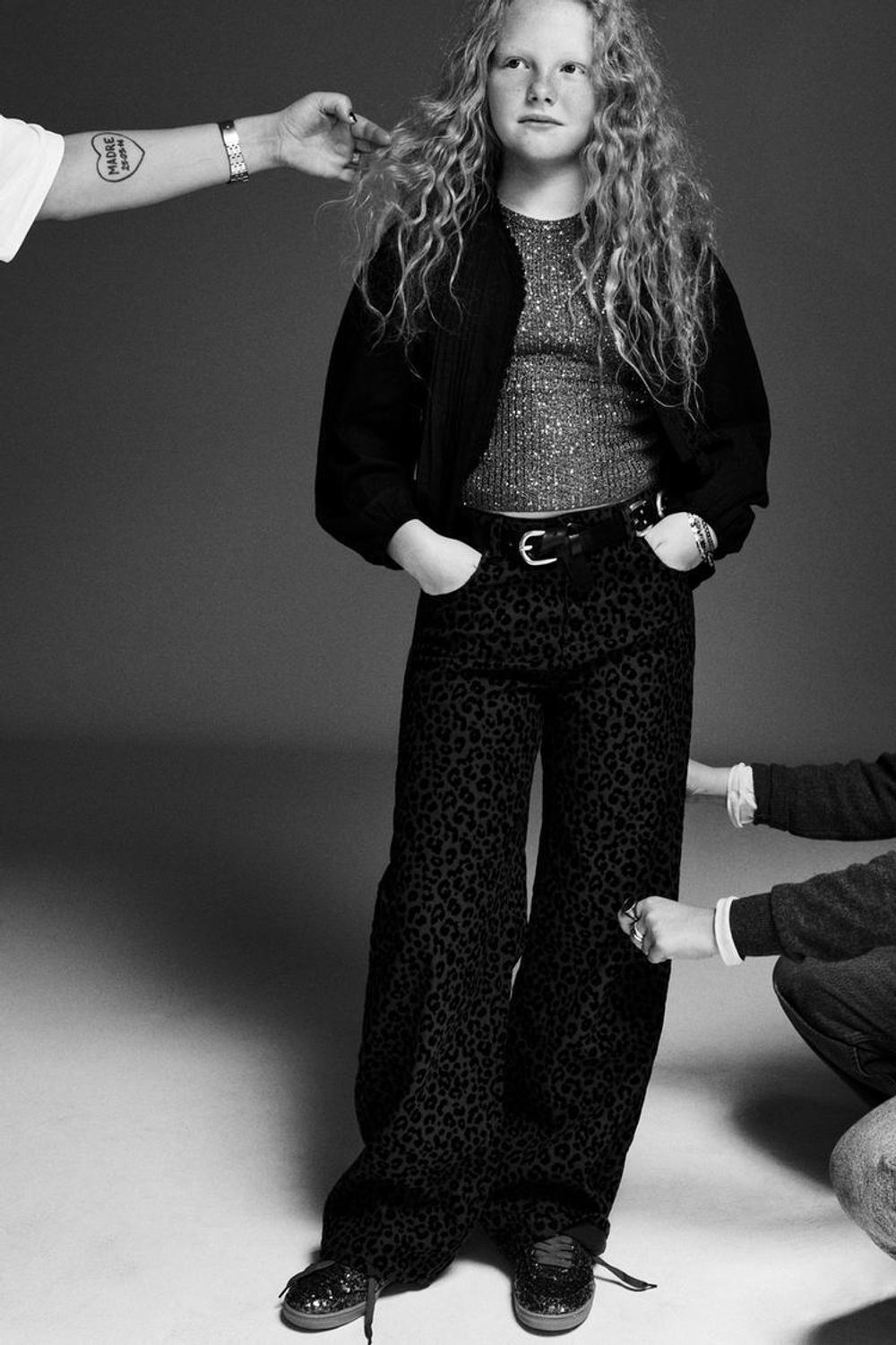 ZARA ДЖИНСЫ WIDE LEG С АНИМАЛИСТИЧЕСКИМ ФЛОК-ПРИНТОМ, ЧЕРНЫЙ