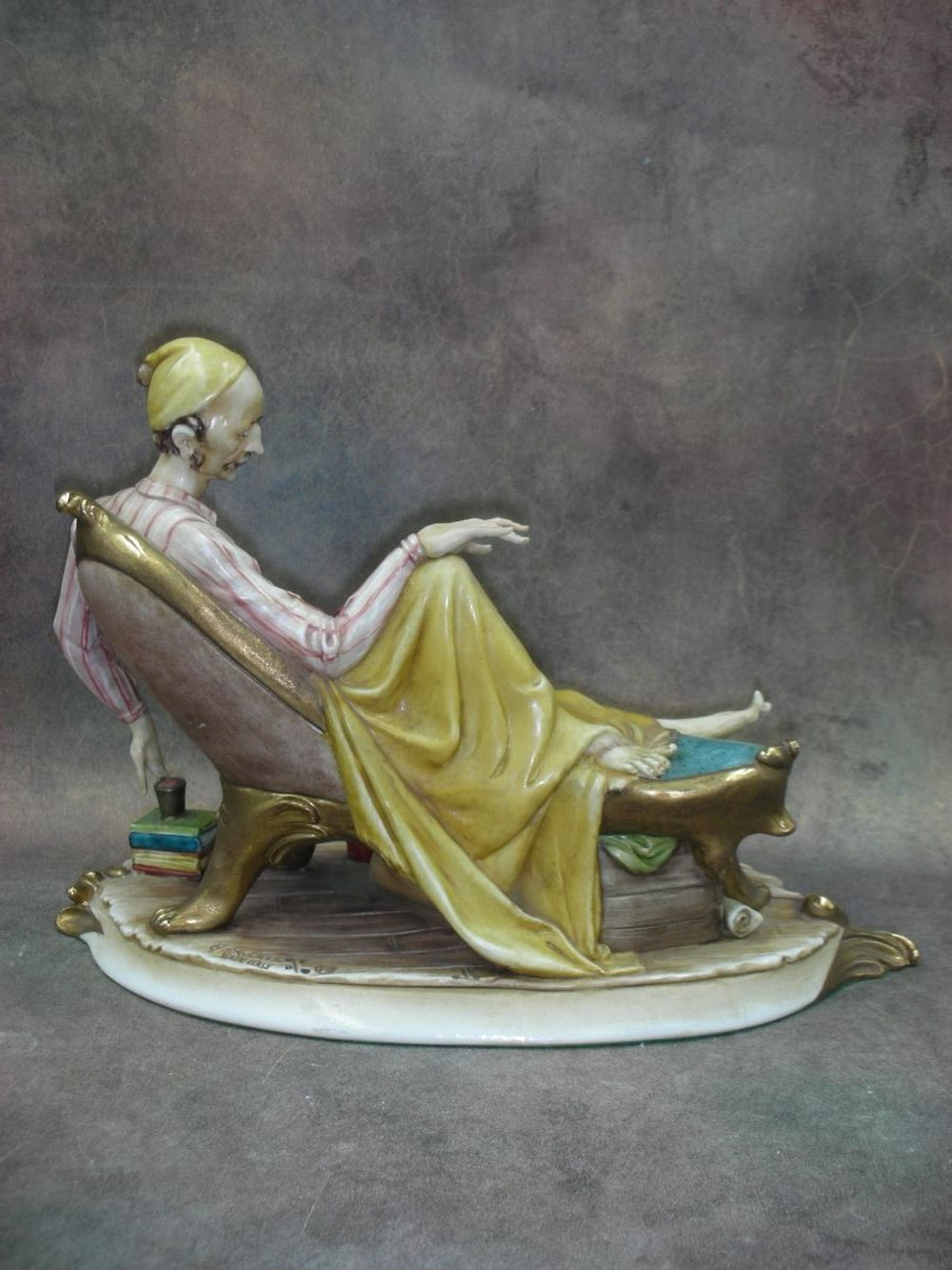 Статуэтка. Фарфор. Писатель. Capodimonte. Италия