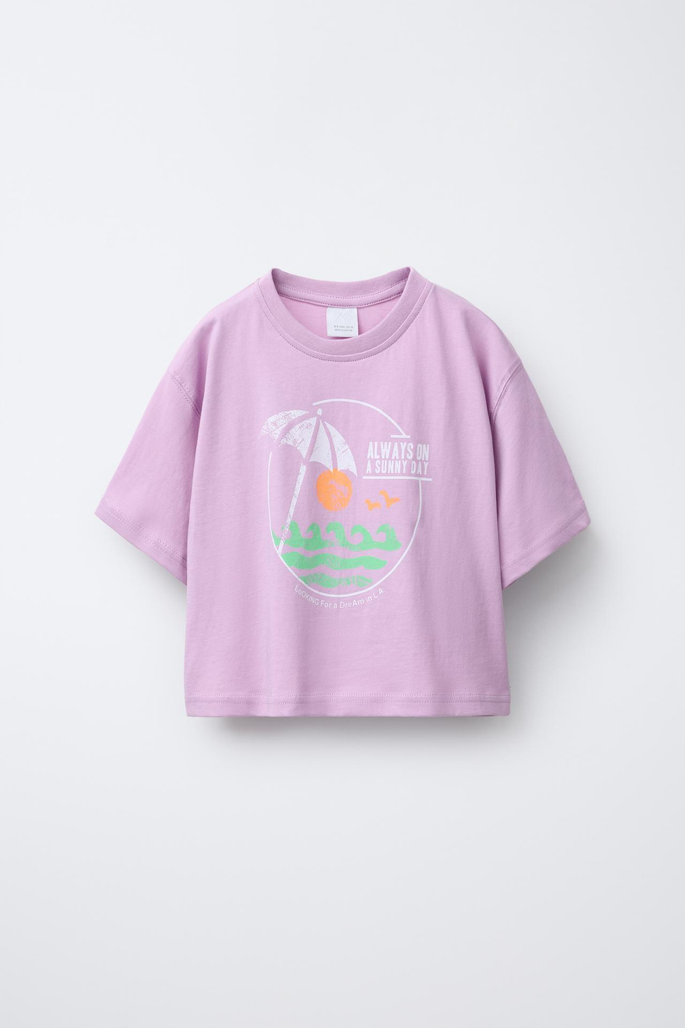 ZARA КОМПЛЕКТ ИЗ ФУТБОЛКИ И ШОРТОВ-БЕРМУДОВ С ПРИНТОМ, ЦВЕТ МАЛЬВЫ