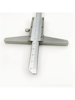 Штангенглубиномер 150 мм, с стопорным винтом и шкалой нониуса, с ценой деления 0.02 мм.