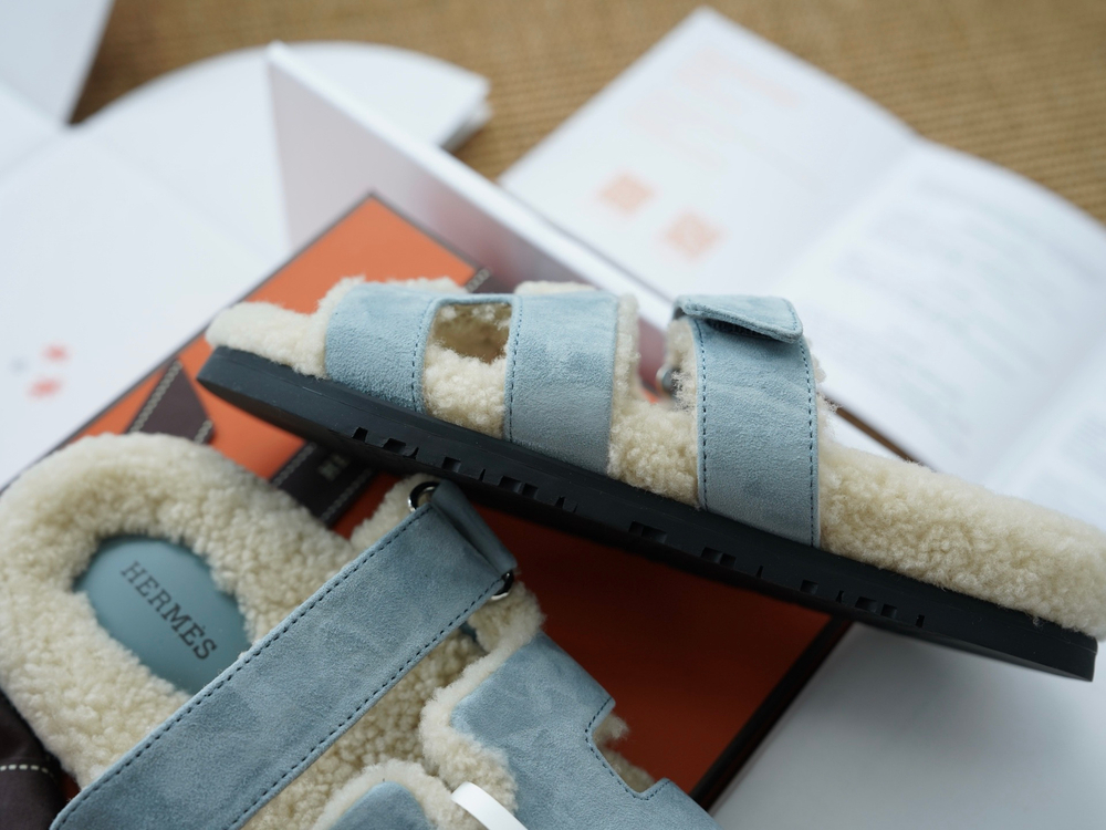 Сандалии из натуральной замши и меха ягненка