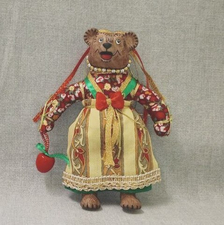 Ёлочная игрушка Медведица "Маша" с яблоком