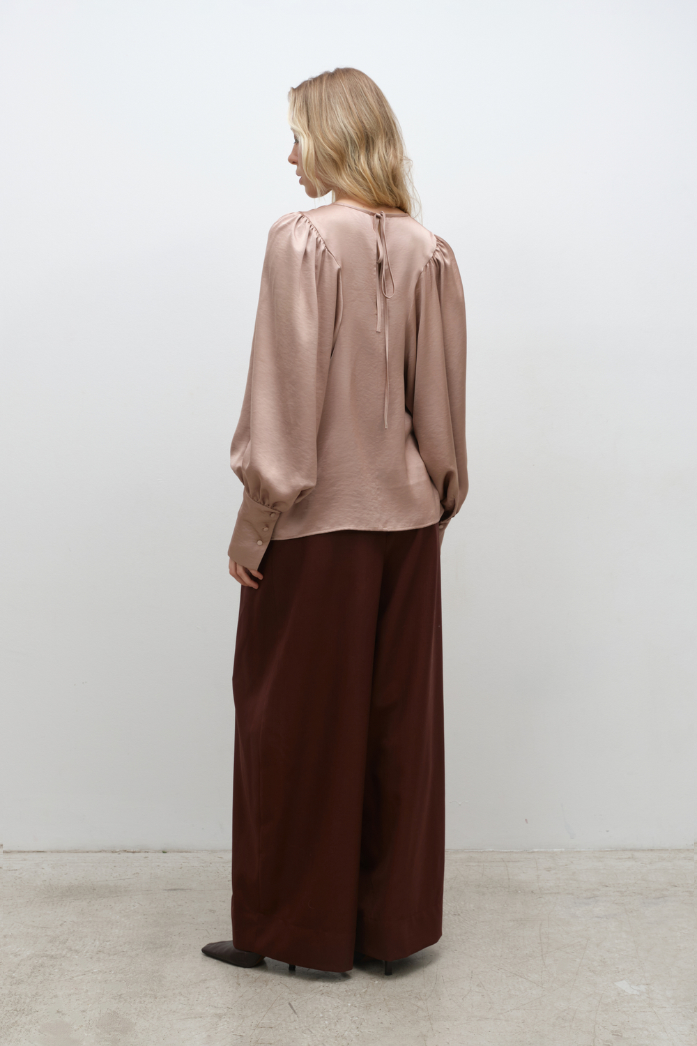 Блуза с объемными рукавами