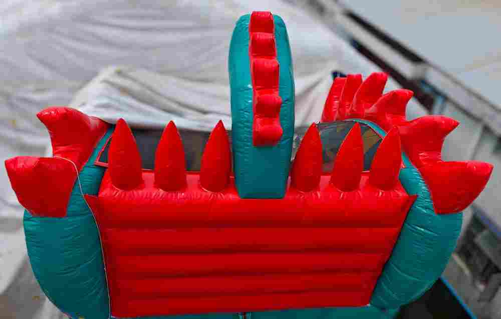 Коммерческий надувной батут «Змей Горыныч» с механизированной головой 13*8*7 м