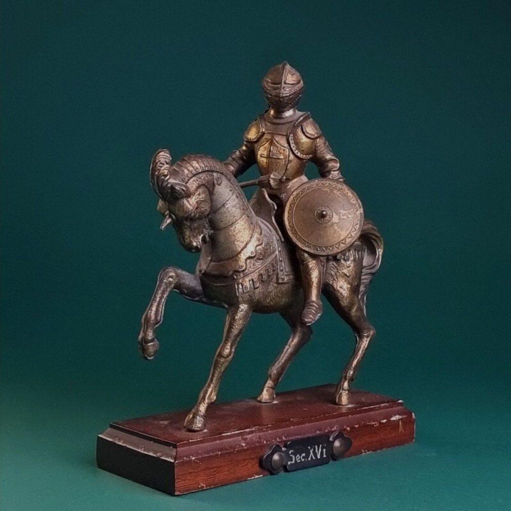 Скульптурная композиция «Конный Рыцарь»