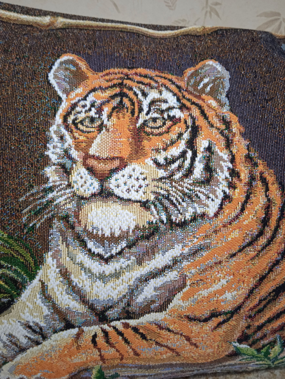 Декоративная гобеленовая наволочка для интерьерной подушки Тигр 68х47