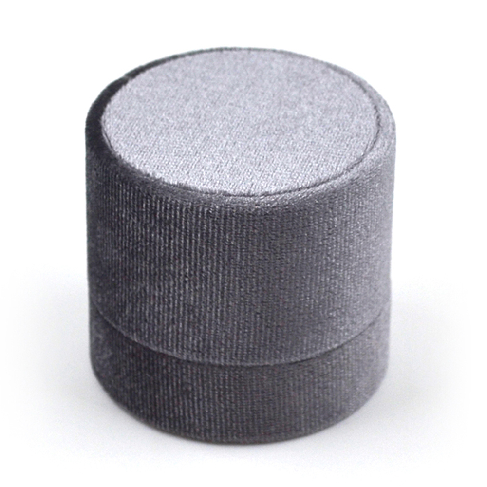 Футляр пластиковый с оклейкой под кольцо и серьги.