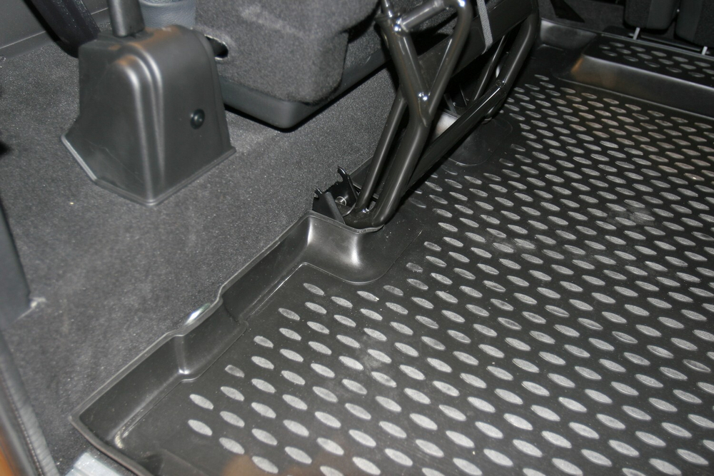 Коврик в багажник для LAND ROVER Defender 110 5D, 2007- длин, внедорожник (полиуретан) арт.NLC.28.08.G13