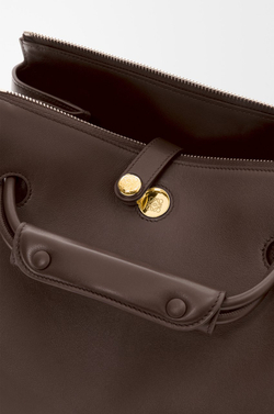 Loewe Сумка Madrid среднего размера из мягкой телячьей кожи, темно-каштановый