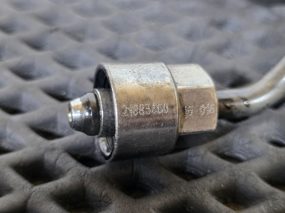 Трубка топливная