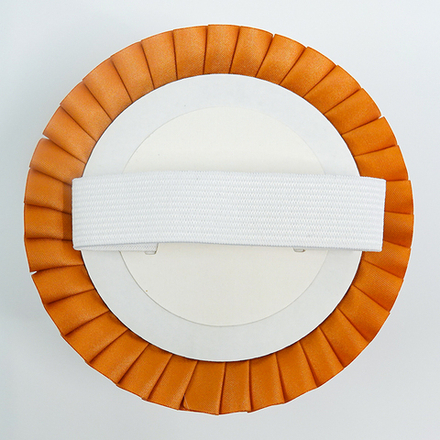 Номер участника, крепление в ассортименте. Диаметр 115 мм. с плиссе. Цвет номера и плиссировки ГЖЕЛЬ.