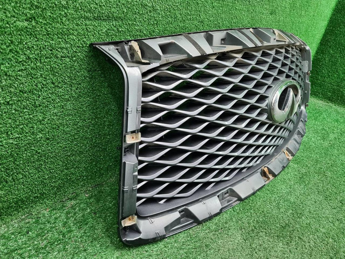 Решетка радиатора Infiniti QX80 (2017-2020)