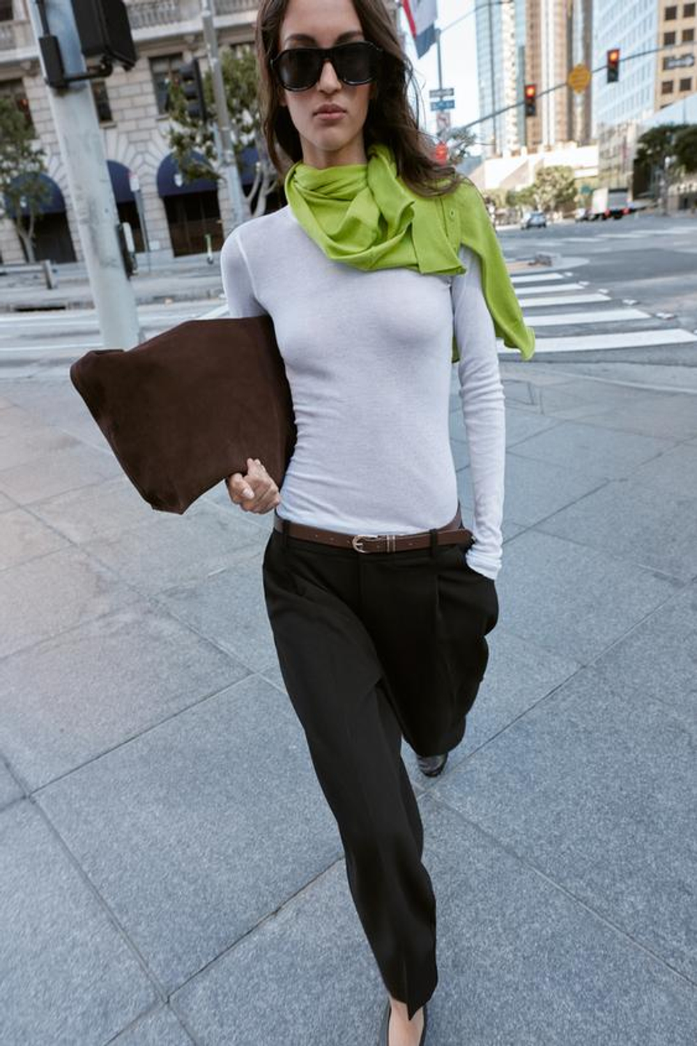 ZARA БРЮКИ С ЗАЩИПАМИ И РЕМНЕМ, ЧЕРНЫЙ