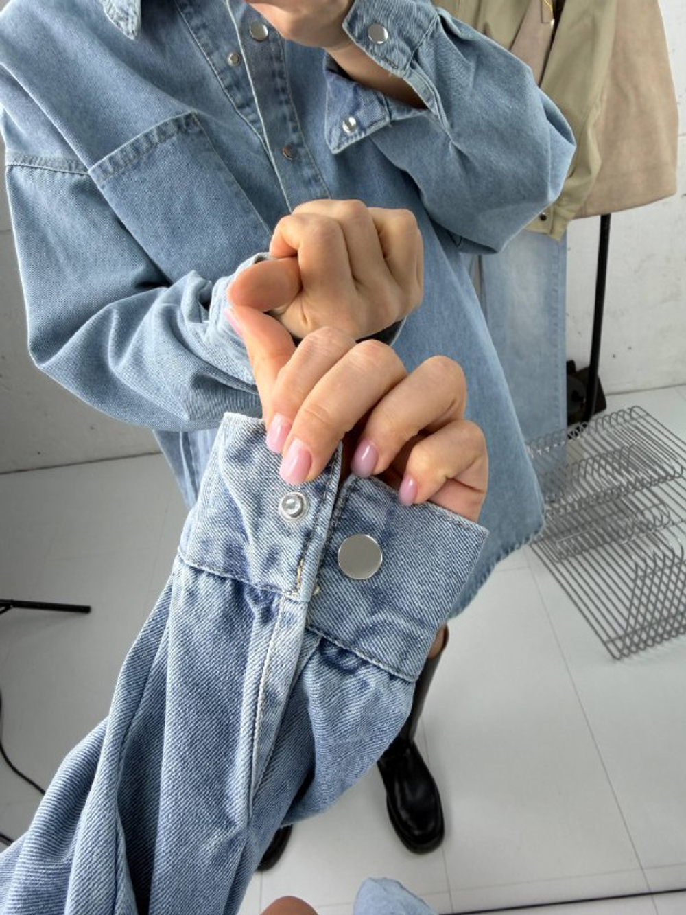 Рубашка джинсовая женская артикул 1377 цвет "голубой"