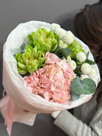 Авторский букет с пионовидными розами "Вегги"