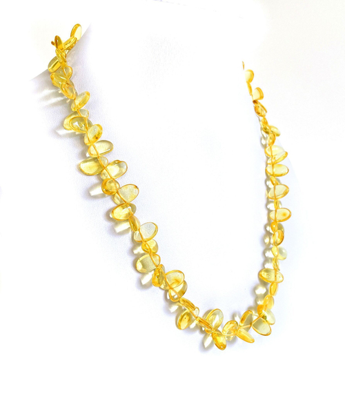 Бусы из цельного янтаря натуральные, длина 50 см, лепестки до 1,5 см.