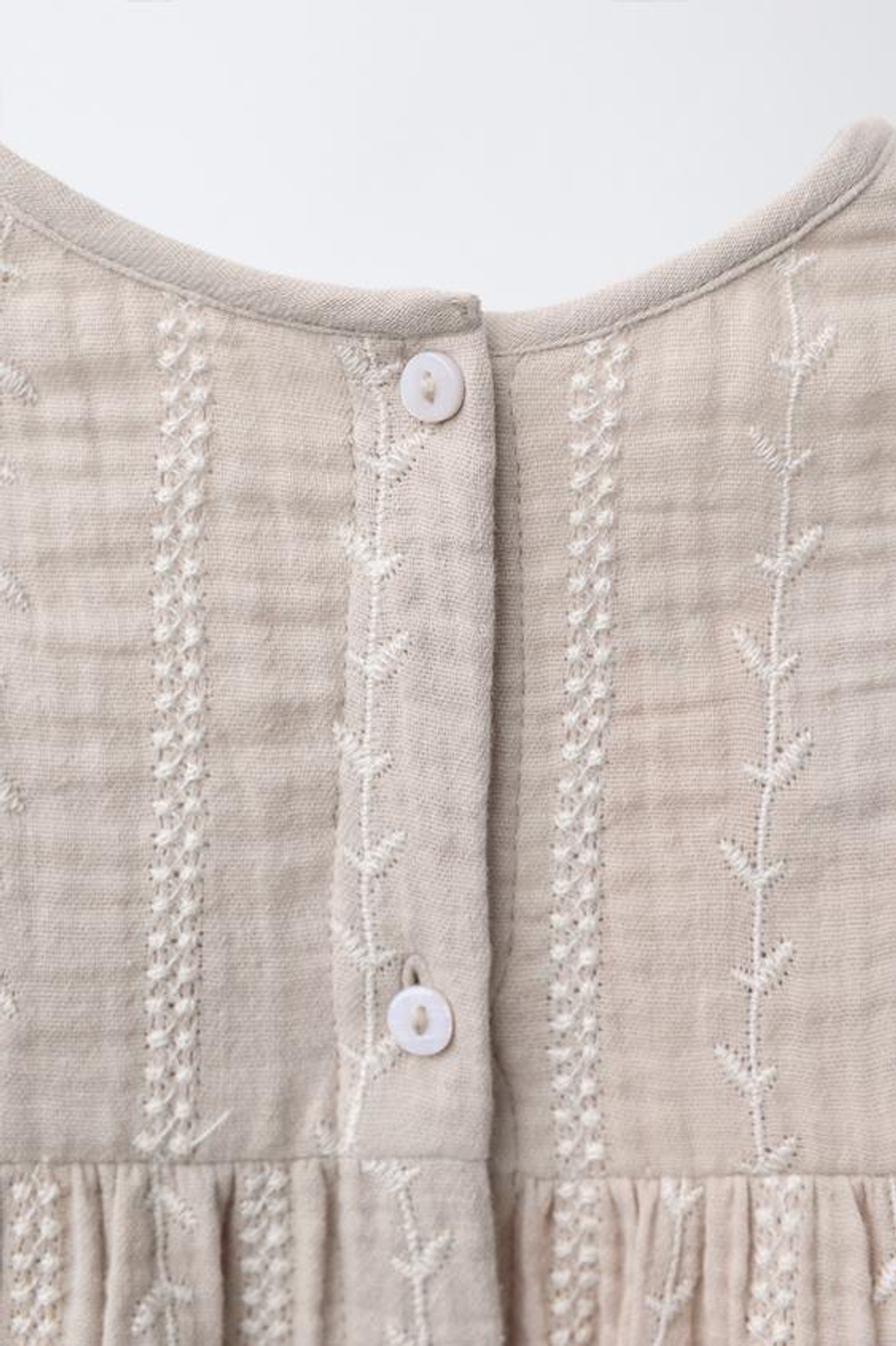 ZARA ПЛАТЬЕ И ТРУСИКИ ИЗ ТКАНИ БАМБУЛА С ВЫШИВКОЙ, ЦВЕТ ВЕРБЛЮЖЬЕЙ ШЕРСТИ