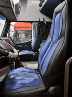 Чехлы Люкс VOLVO FH-13 после 2018 года: водитель от сиденья, пассажир от стойки кабины (один вырез под ремень) (экокожа, черный, синяя вставка)
