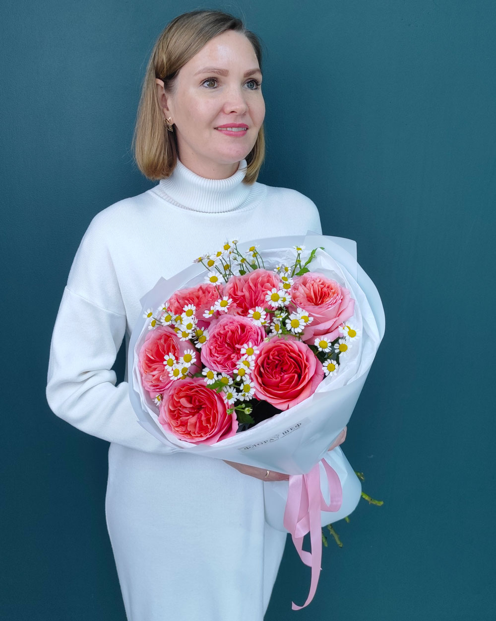 Букет из ромашки и розы пионовидной Пинк Экспрешн(00481)
