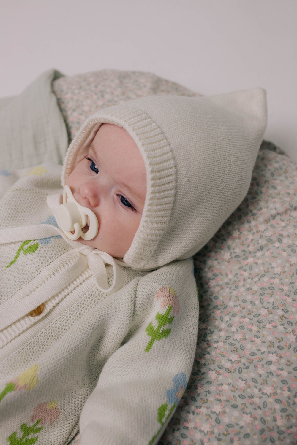 Чепчик вязаный (экрю)