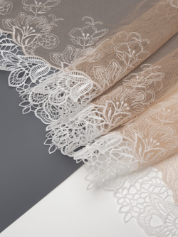 Кружево вышивка на сетке бежевая с белым неэластичная ширина 25 см