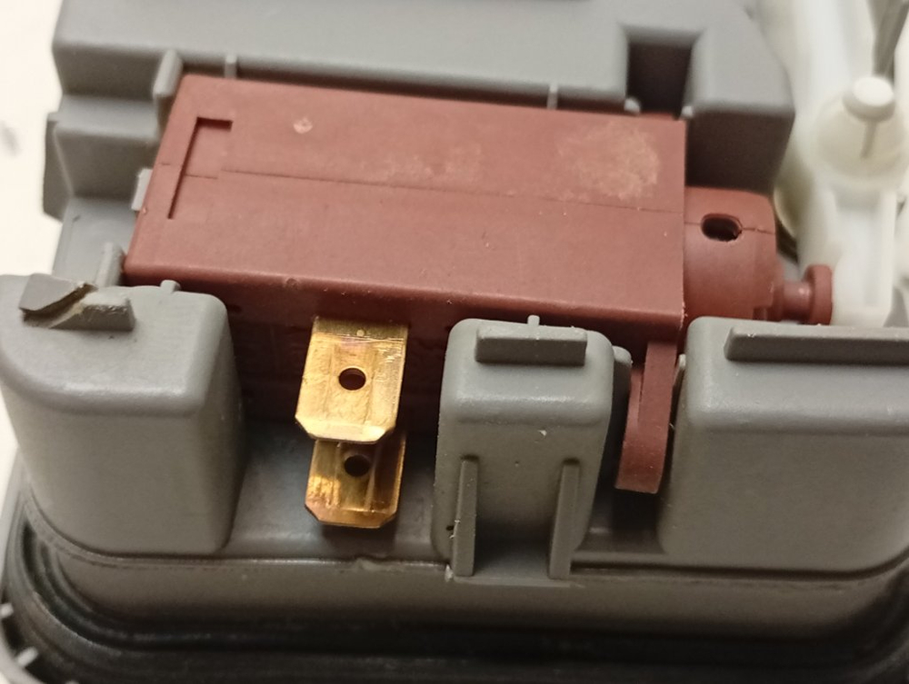 DIS5831 ктп4 Дозатор моющих средств для посудомоечных машин Beko Hansa Whirlpool 1718601700 б/у