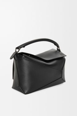 Loewe Сумка среднего размера Puzzle Edge из классической телячьей кожи, черный