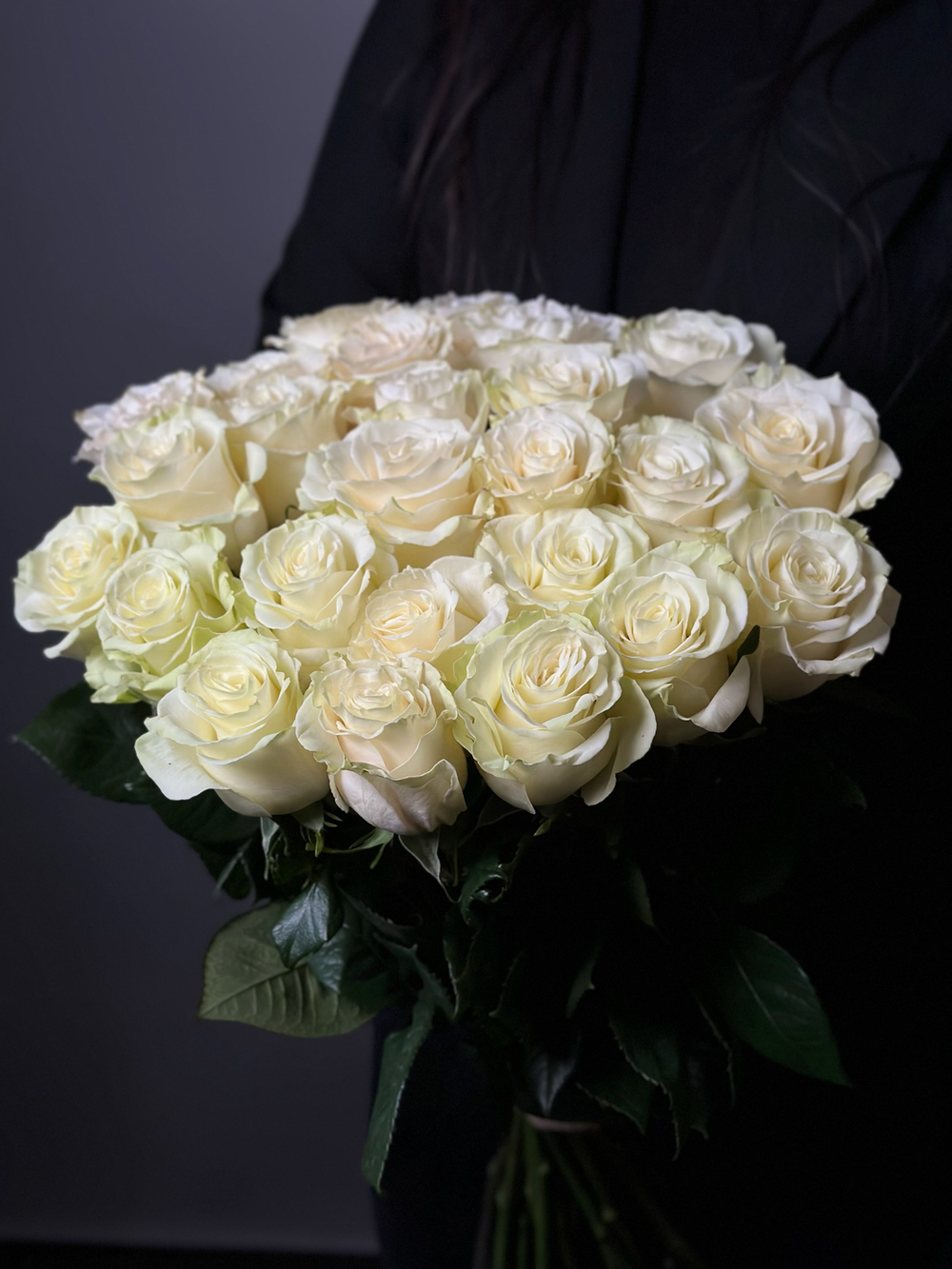 25 Белых роз сорт «MONDIAL» (Эквадор)