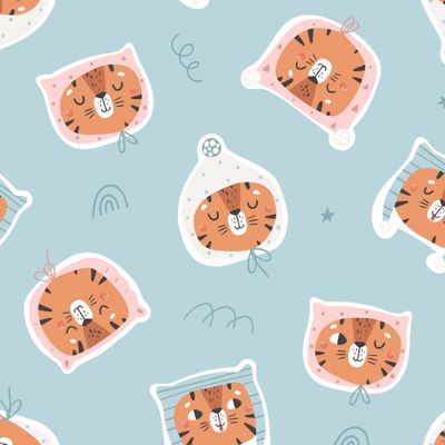 Тигрята в шапочках