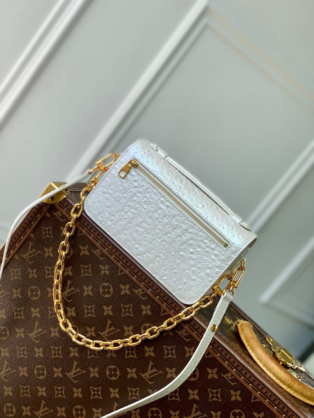 Louis Vuitton Pochette Metis East West