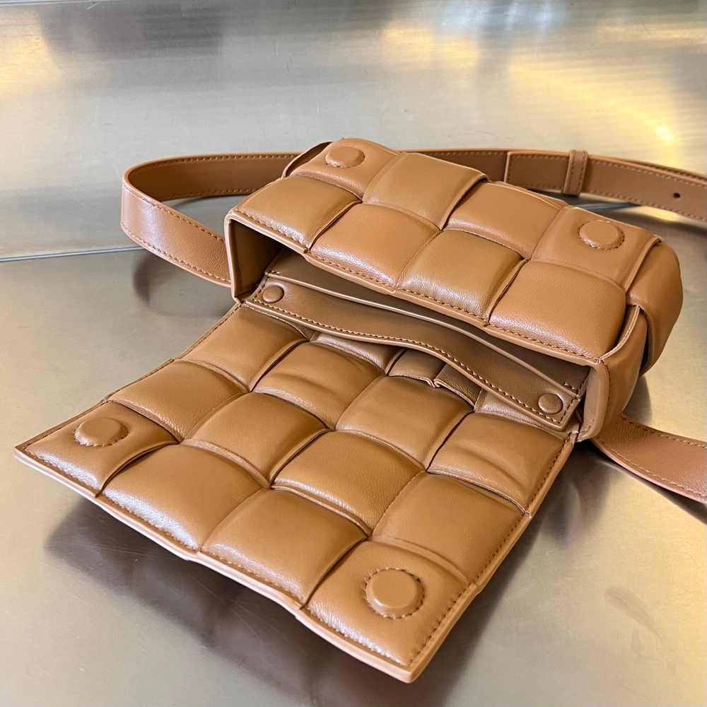 Bottega Veneta Mini Cassette 18 cm