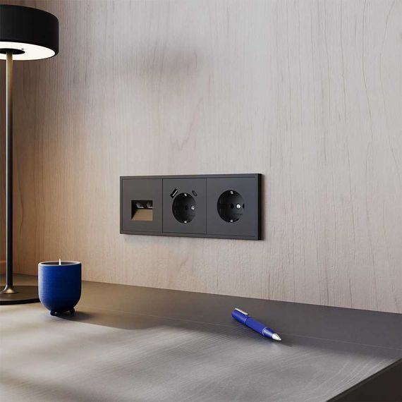 Розетка встраиваемая Voltum S70 с заземлением и защитными шторками, 16А, с USB, A+С, (черный матовый VLS040508