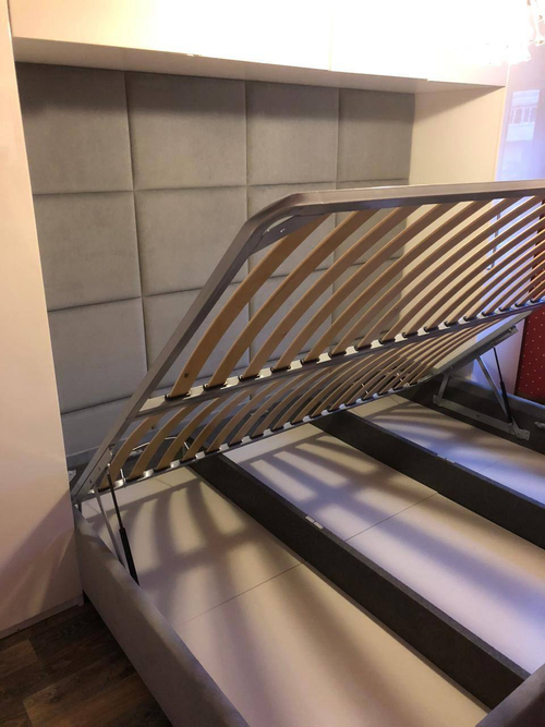 Подъемная кровать с мягким изголовьем и встроенными ящиками для хранения