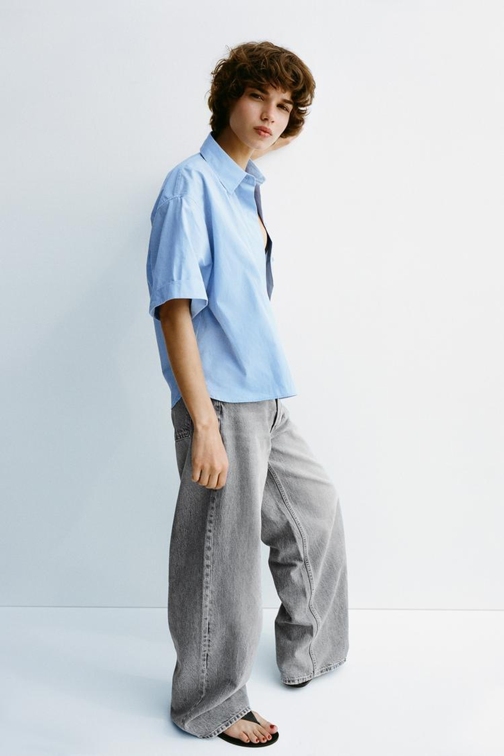 ZARA ДЖИНСЫ TRF WIDE-LEG С ВЫСОКОЙ ПОСАДКОЙ И КОСОЙ ЗАСТЕЖКОЙ, СВЕТЛО-СЕРЫЙ