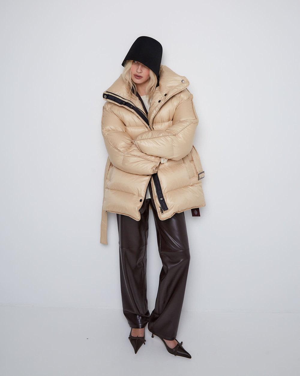 Пуховик со съемным капюшоном из нейлона Монклер бежевый