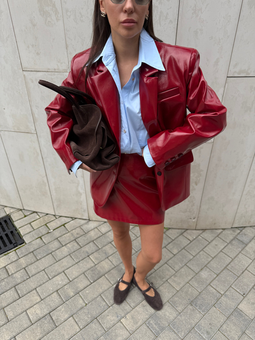 Жакет из эко-кожи однобортный лаковый бордо