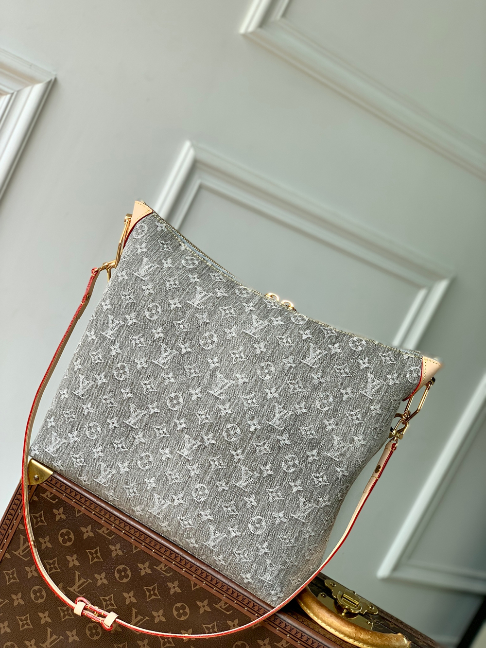 Louis Vuitton Coussin Hobo MM