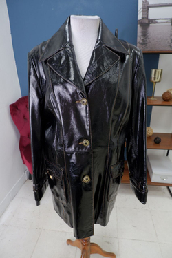 Плащ лакированный 56 размер