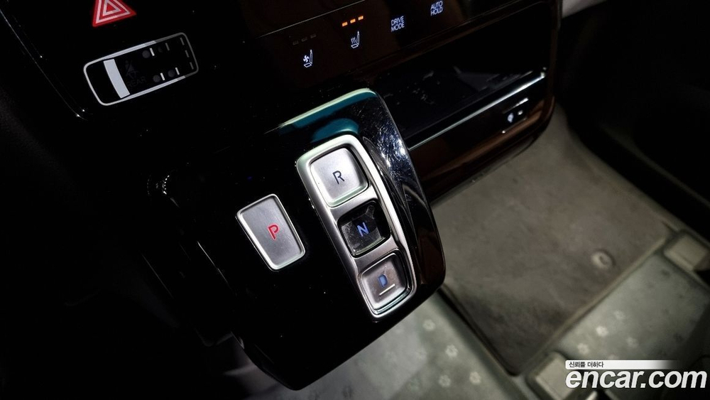 Hyundai Staria 라운지 9-и местный (01.2022)