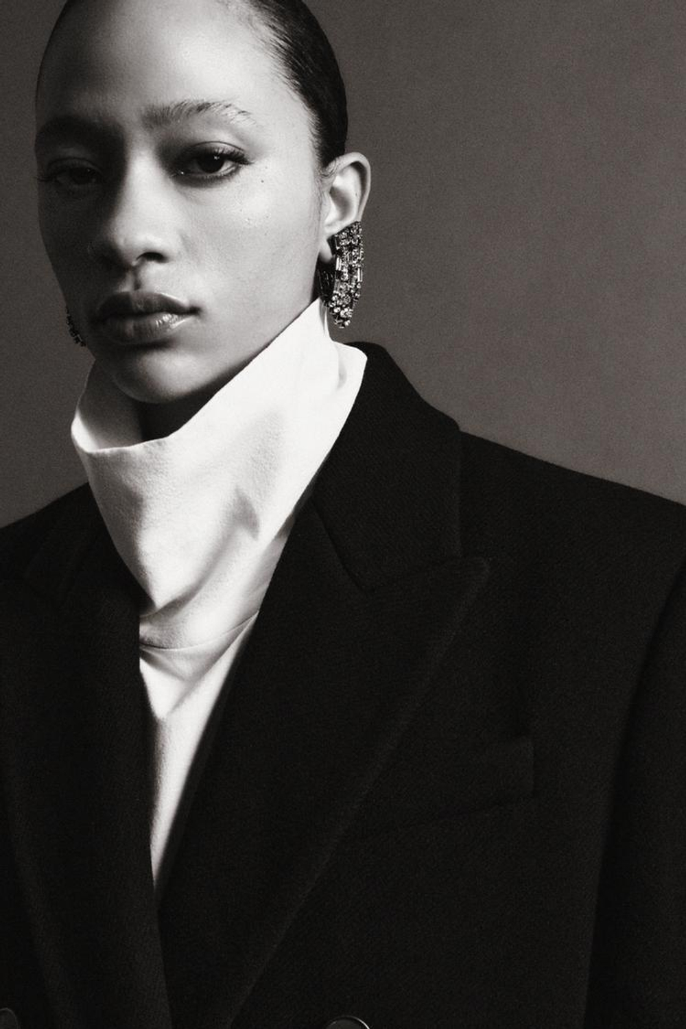 ZARA СЕРЬГИ СО СТРАЗАМИ НА МАГНИТЕ, АНТРАЦИТОВО-СЕРЫЙ