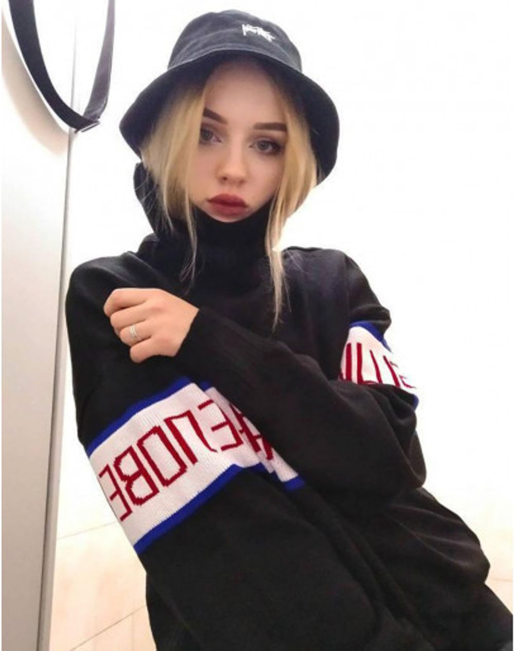 Свитер БИЧ Черный