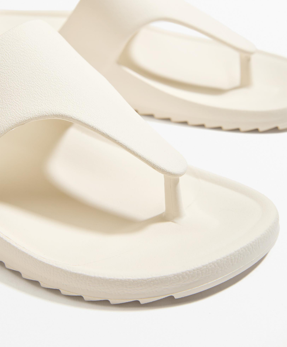 Oysho Пляжные шлепанцы Т-образной формы, белый