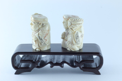 Сет нэцкэ Дайкоку и Эбису на подставке