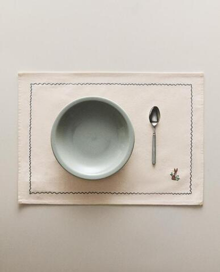 ZARA HOME ПОДСТАВКА ПОД СТОЛОВЫЕ ПРИБОРЫ ИЗ ХЛОПКА С ВЫШИВКОЙ «КРОЛИК», СИНИЙ